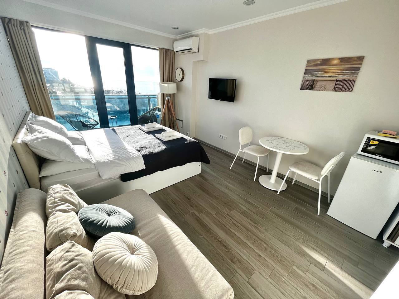 Studio apartment in Orbi Beach Tower with a view of the sea — Photo 5