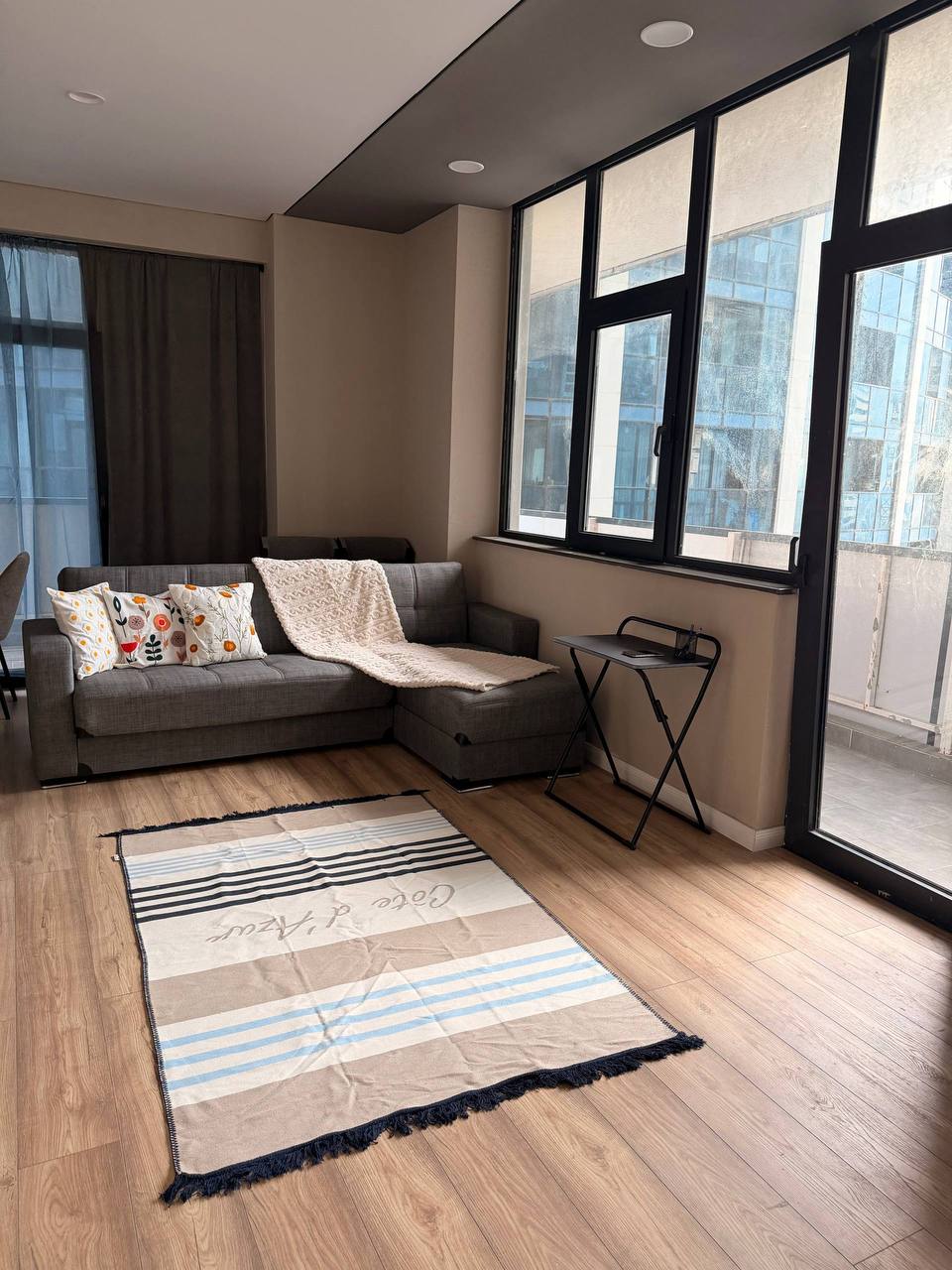 Appartamento di 81,2 m² con vista diretta sul mare in via Pirosmani 17 — Foto 7
